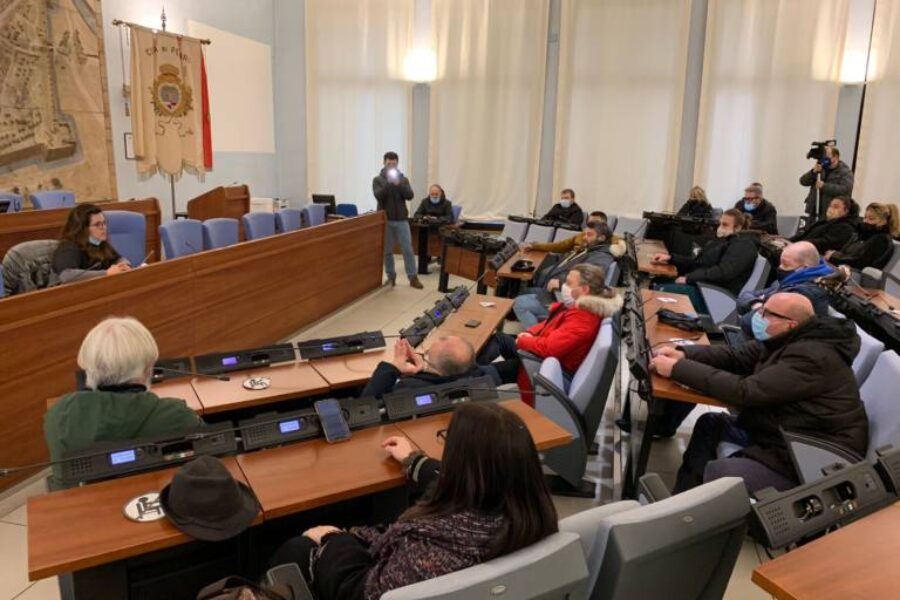 Ristoratori e albergatori invadono il Comune «Assurdo andare avanti così»