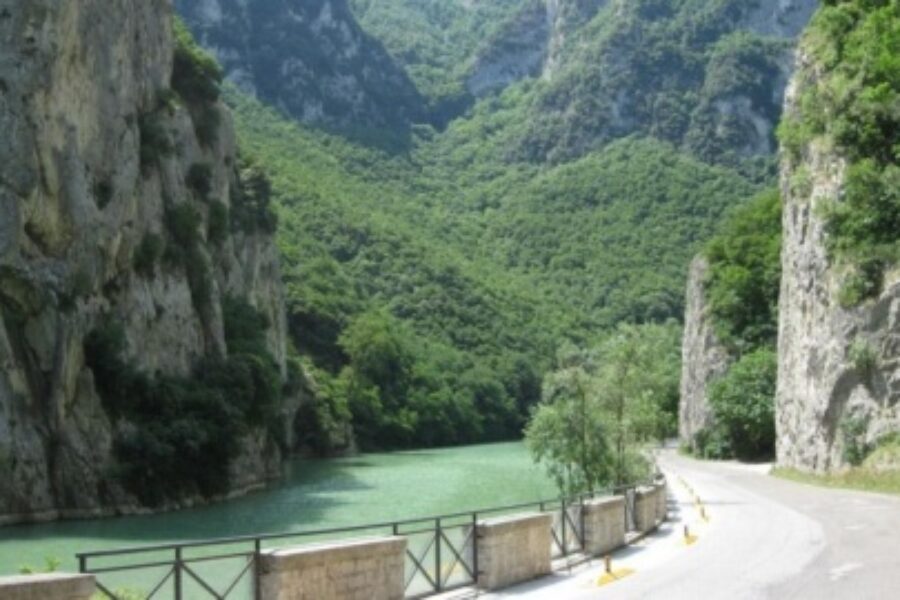 Chiusura gola del Furlo, Varotti: “Un danno al turismo, uno dei luoghi più incantevoli delle Marche”