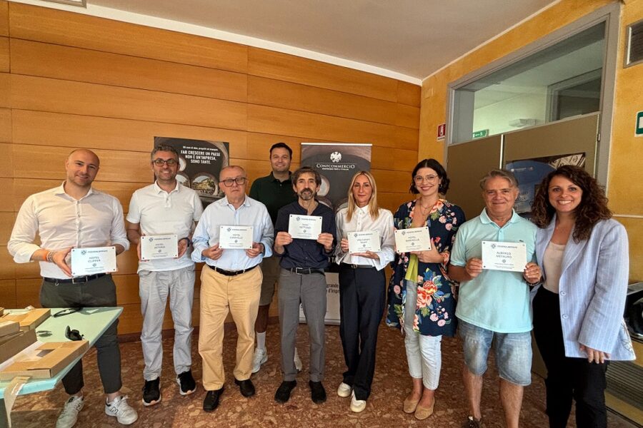 Federalberghi consegna le targhe con codice CIN