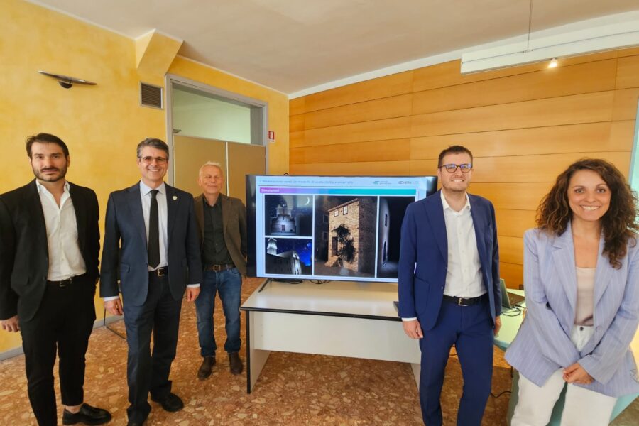 Pergola illumina i suoi gioielli