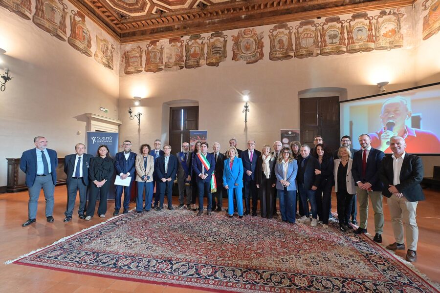 Lavoro e legalità: premiati i Maestri del Commercio, il procuratore De Lucia e Violante