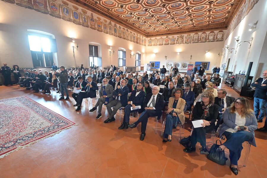 Lavoro e legalità: premiati i Maestri del Commercio, il procuratore De Lucia e Violante