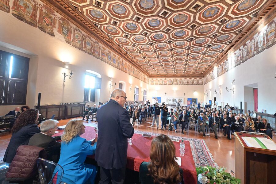 Lavoro e legalità: premiati i Maestri del Commercio, il procuratore De Lucia e Violante