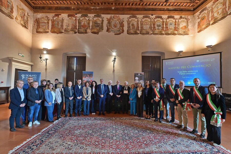 Lavoro e legalità: premiati i Maestri del Commercio, il procuratore De Lucia e Violante