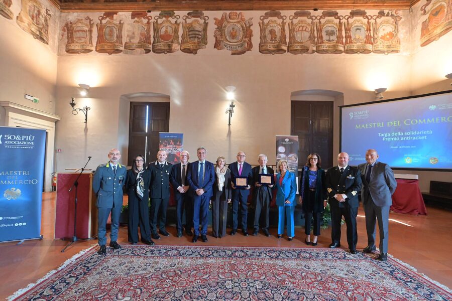 Lavoro e legalità: premiati i Maestri del Commercio, il procuratore De Lucia e Violante