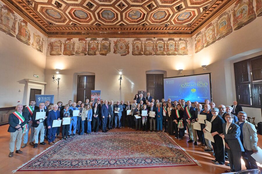 Lavoro e legalità: premiati i Maestri del Commercio, il procuratore De Lucia e Violante