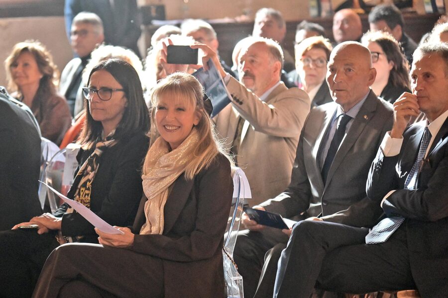 Lavoro e legalità: premiati i Maestri del Commercio, il procuratore De Lucia e Violante