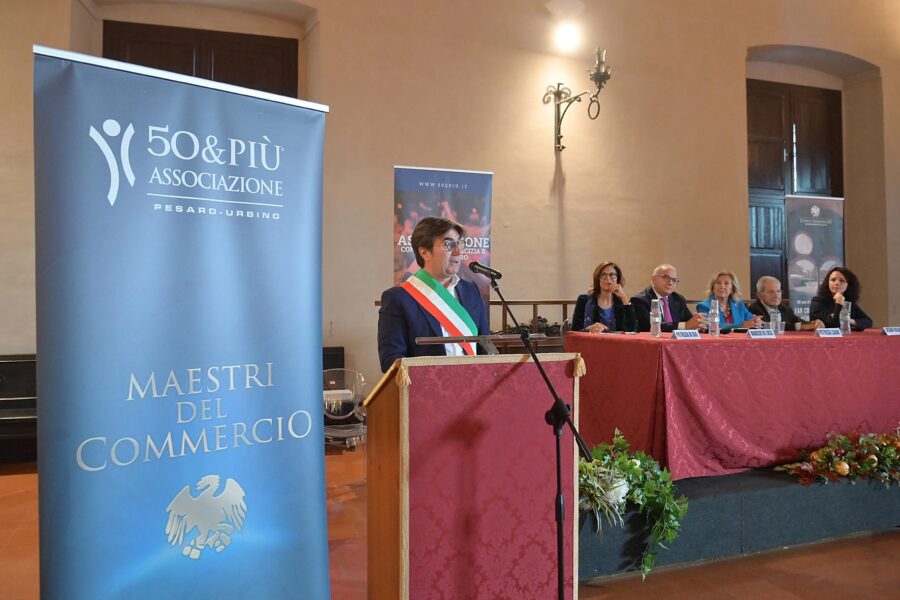 Lavoro e legalità: premiati i Maestri del Commercio, il procuratore De Lucia e Violante