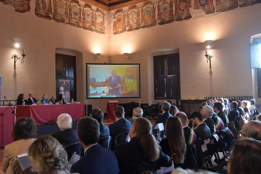 Lavoro e legalità: premiati i Maestri del Commercio, il procuratore De Lucia e Violante