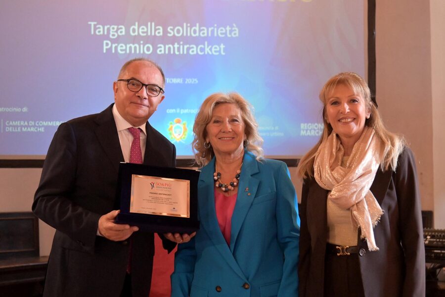 Lavoro e legalità: premiati i Maestri del Commercio, il procuratore De Lucia e Violante