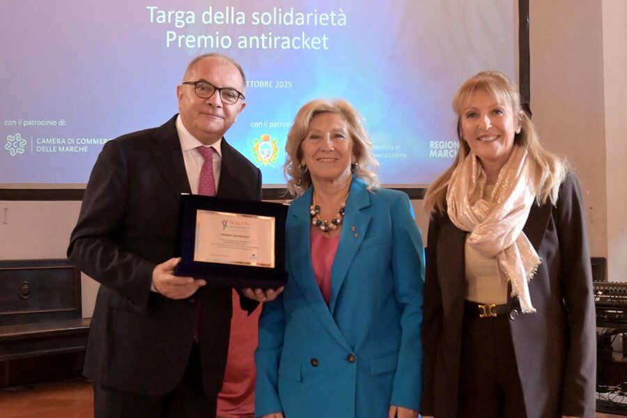 Lavoro e legalità: premiati i Maestri del Commercio, il procuratore De Lucia e Violante