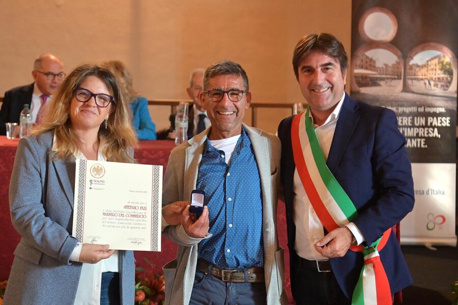 Lavoro e legalità: premiati i Maestri del Commercio, il procuratore De Lucia e Violante