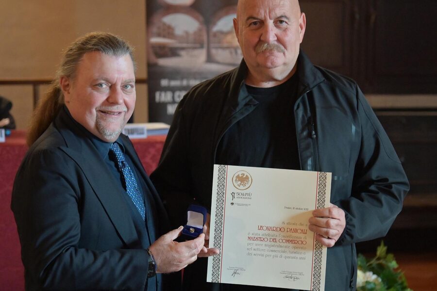 Lavoro e legalità: premiati i Maestri del Commercio, il procuratore De Lucia e Violante